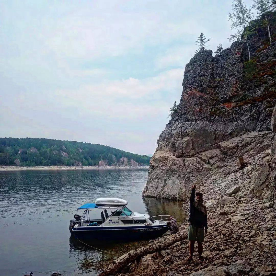 Катер «Диана» на Красноярском море